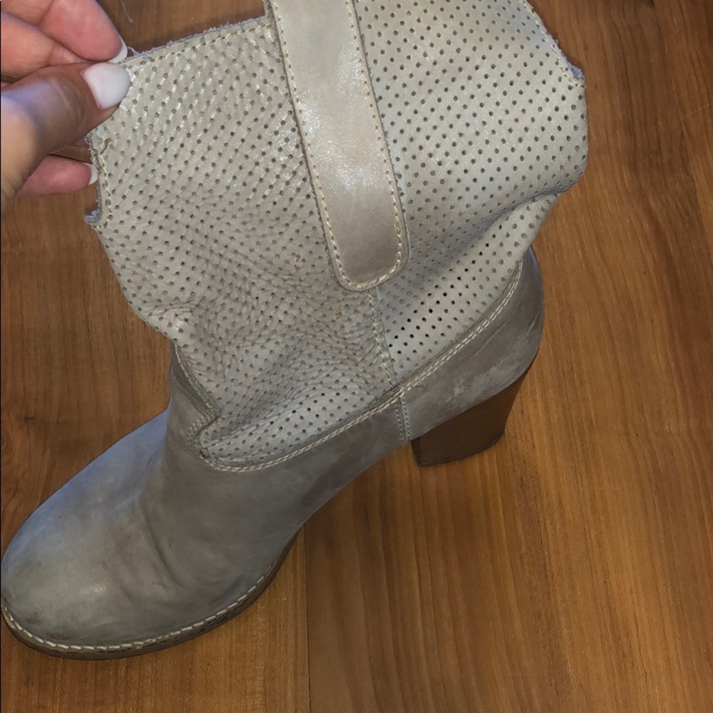 Boots - Picture 2 of 4